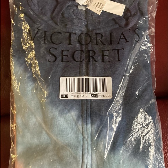 New large zip women’s hoodie - Picture 2 of 5